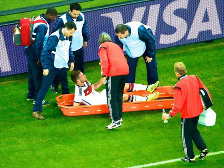 Shkodran Mustafi phải sớm nói lời chia tay World Cup 2014.